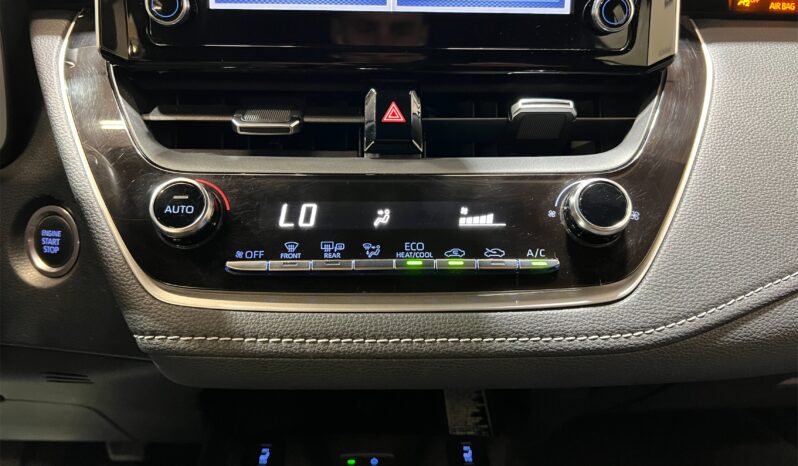 2019 Toyota Corolla SE Hatchback full